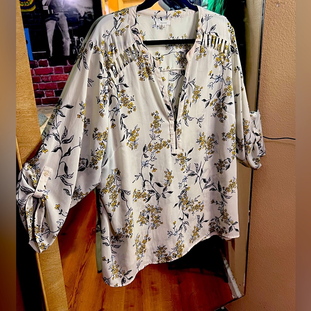 Zippered V-neck with peekaboo shoulders floral top